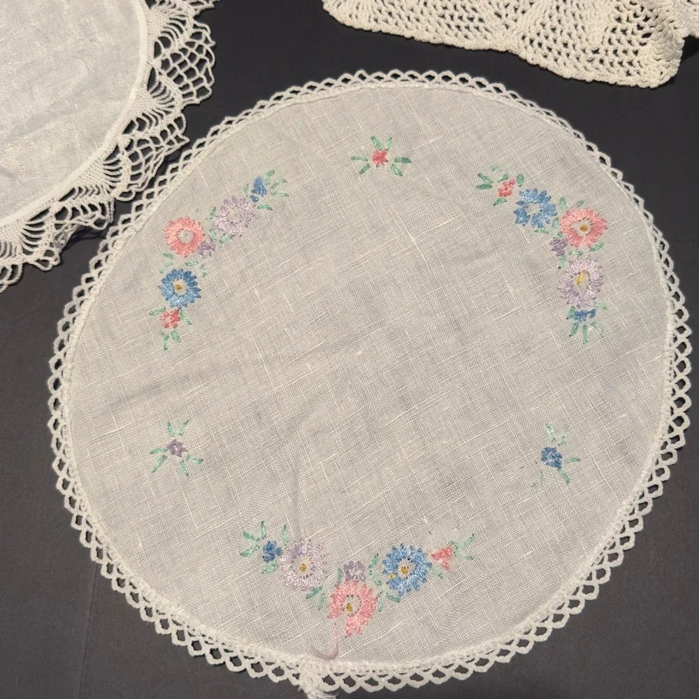 Vtg Doilies White Crochet Floral Embroidered Mixed 7pc Mixed Sizes Cottagecore